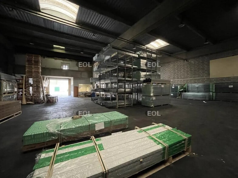 Flex in Beauchamp for lease - Interior Photo - Image 2 of 7