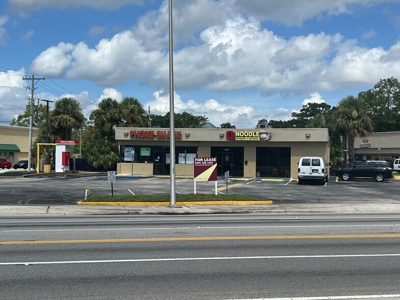 5745-5759 Beney Rd, Jacksonville, FL à louer - Photo du bâtiment - Image 2 de 21