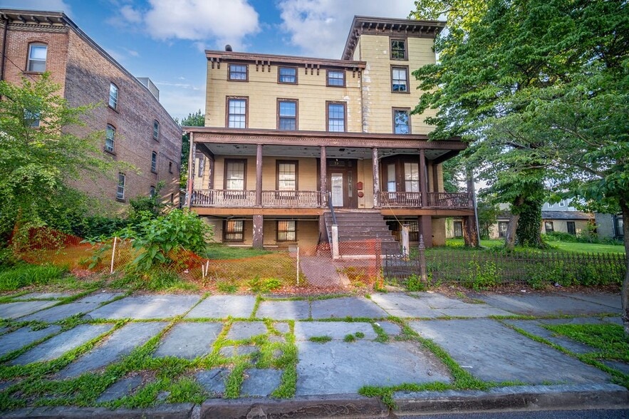 Grand St 4 Property Portfolio portefeuille de 4 propriétés à vendre sur LoopNet.ca - Photo du bâtiment - Image 3 de 15