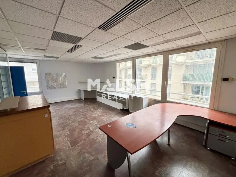 Office in Lyon for lease - Interior Photo - Image 2 of 6