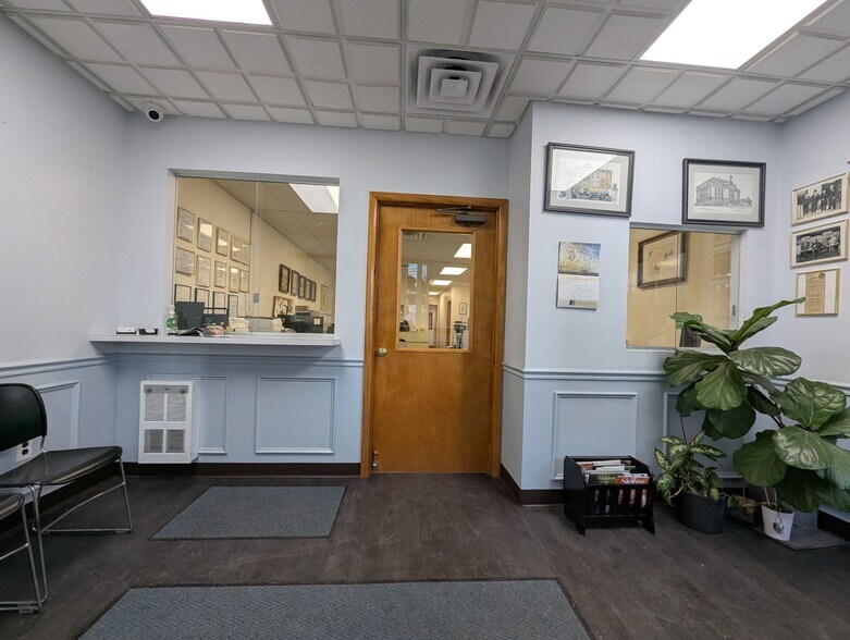 572-574 Newark Ave, Jersey City, NJ à vendre - Photo du bâtiment - Image 3 de 24