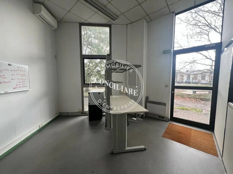 Office in Labège for lease - Interior Photo - Image 3 of 5