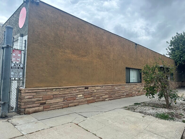 3245 Casitas Ave, Los Angeles, CA à louer - Photo du bâtiment - Image 3 de 3