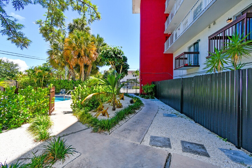 2520 N Andrews Ave, Wilton Manors, FL à vendre - Photo du bâtiment - Image 3 de 16