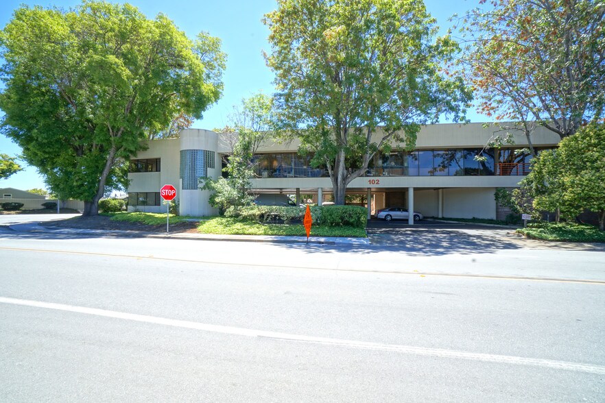 102 Persian Dr, Sunnyvale, CA à louer - Photo du bâtiment - Image 3 de 29