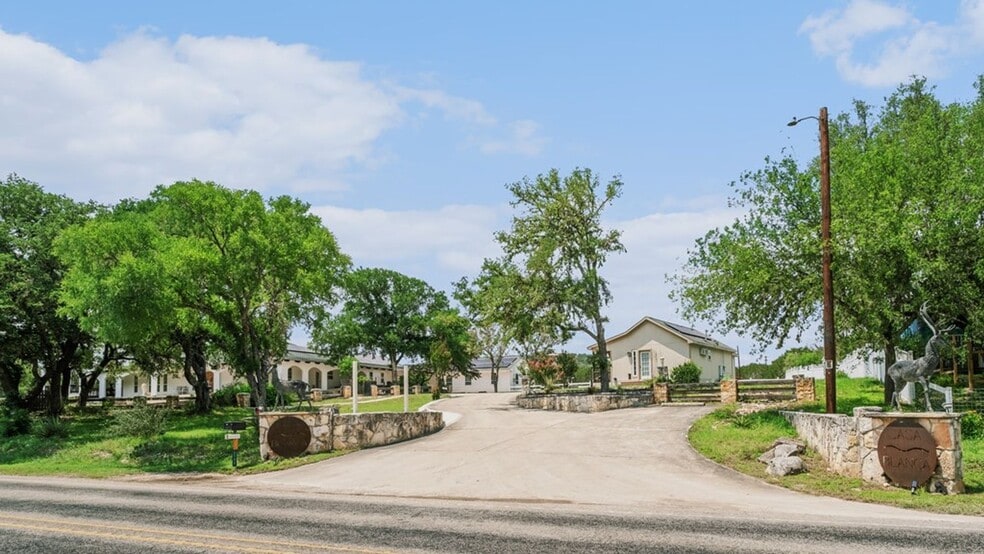 1100 Hwy 39, Ingram, TX à vendre - Photo du bâtiment - Image 3 de 6