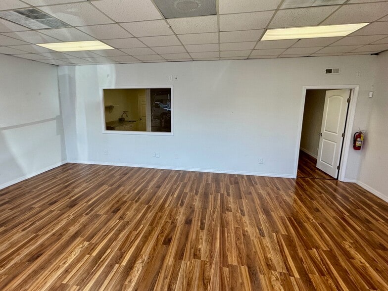 281-351 Airport Rd S, Naples, FL for lease - Building Photo - Image 3 of 11