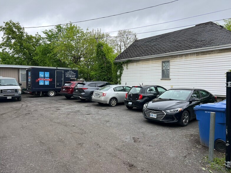 85 Stephen St, Kingston, ON à vendre - Photo du bâtiment - Image 3 de 11
