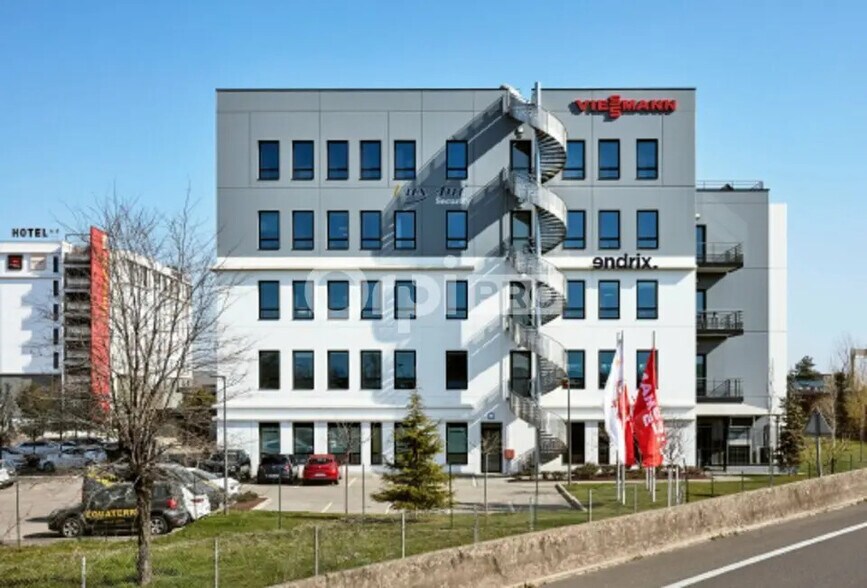 Office in Saint-Priest for lease - Building Photo - Image 1 of 12