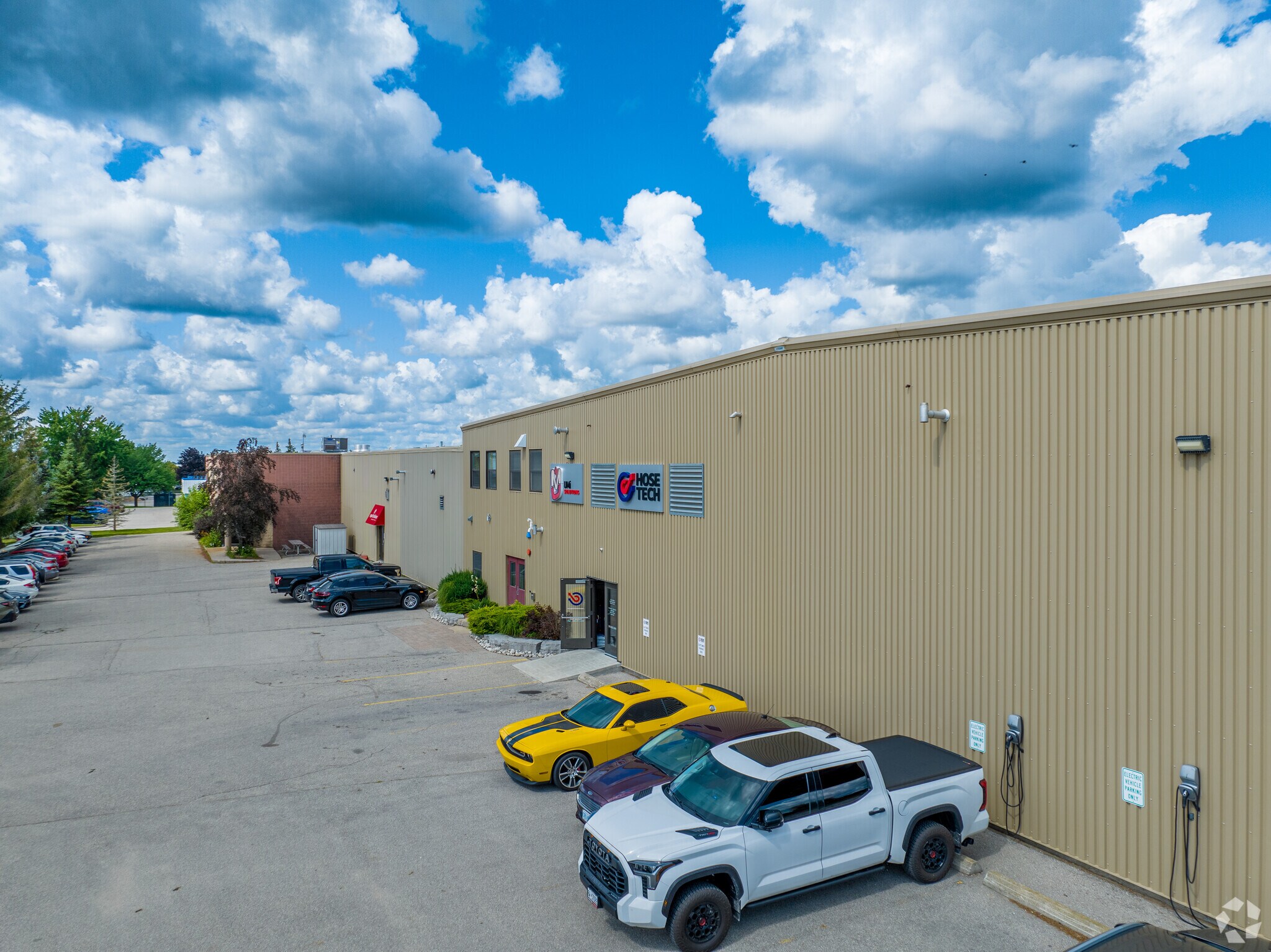 32 Airpark Pl, Guelph, ON for sale Primary Photo- Image 1 of 1