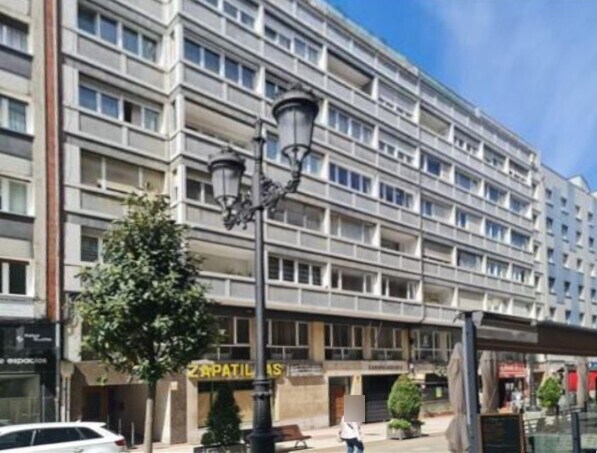 Immeuble residentiel dans Oviedo, Asturias à vendre - Photo intérieure - Image 2 de 2