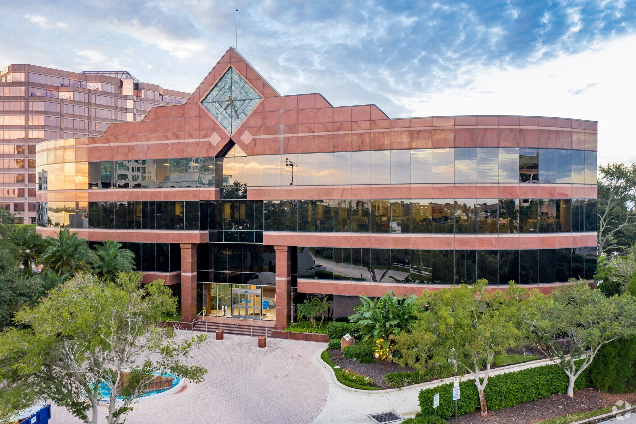 3001 N Rocky Point Dr E, Tampa, FL à louer Photo du bâtiment- Image 1 de 4