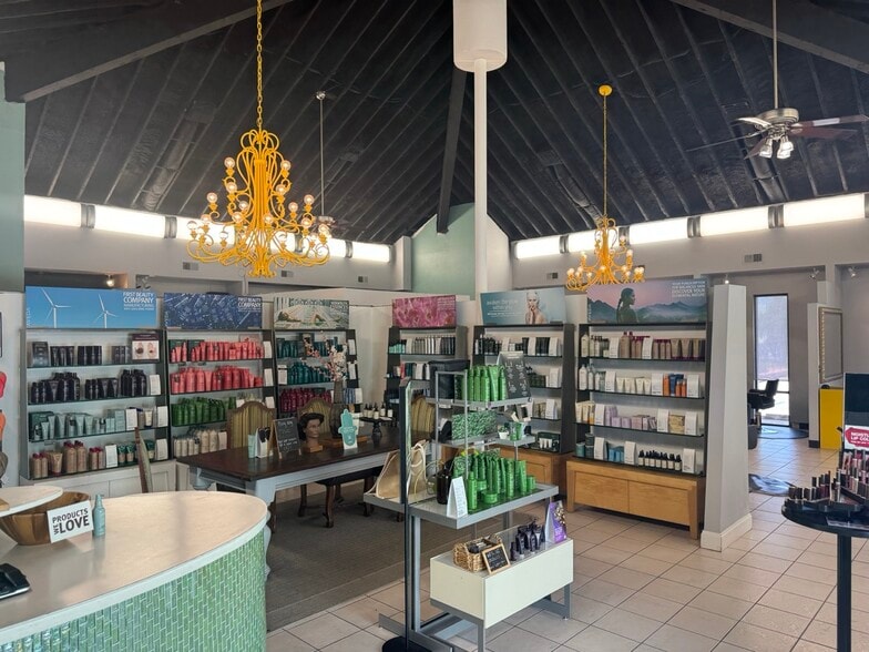 940 Clearwater Largo Rd N, Largo, FL for sale - Building Photo - Image 3 of 4