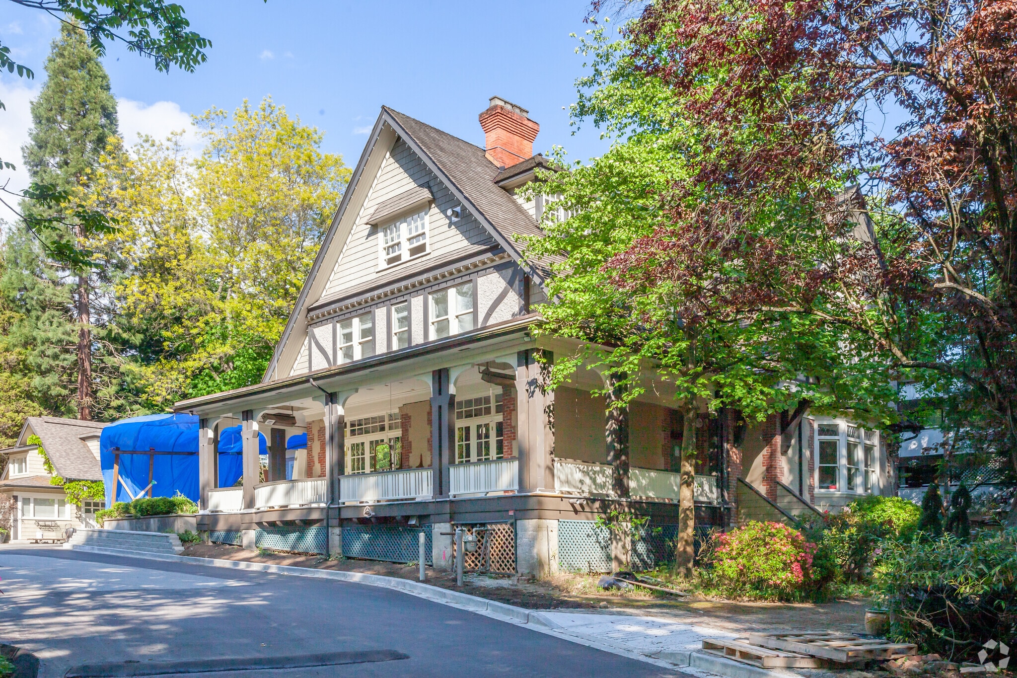 350 2nd St E, North Vancouver, BC for sale Primary Photo- Image 1 of 5