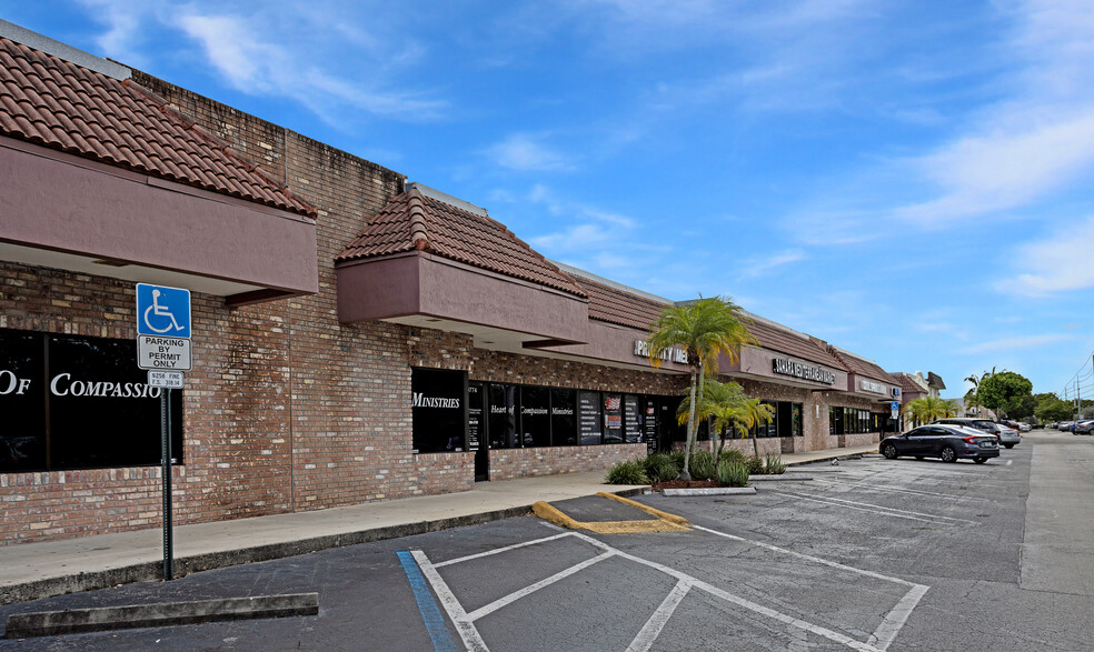 10750-10806 Wiles Rd, Coral Springs, FL for lease - Building Photo - Image 2 of 3