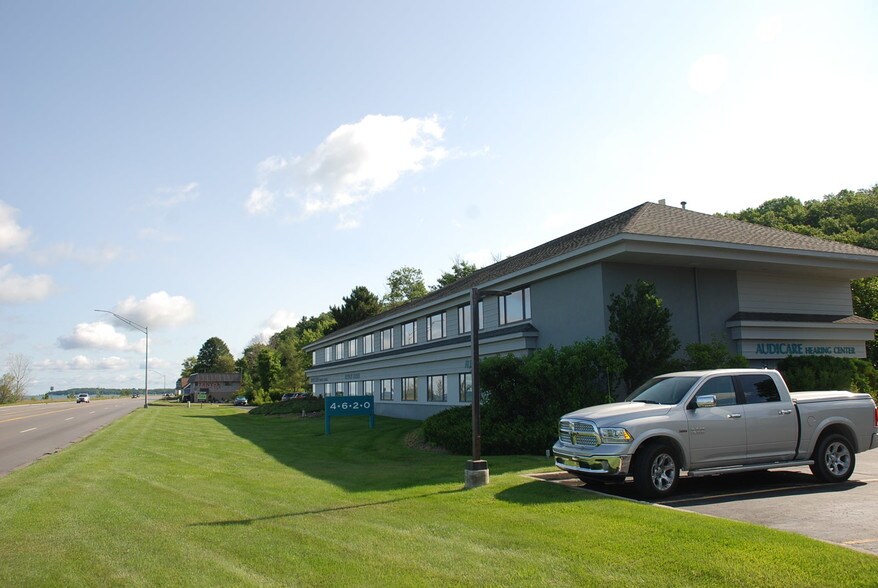 4620 N US Highway 31 N, Traverse City, MI à louer - Photo du bâtiment - Image 2 de 3