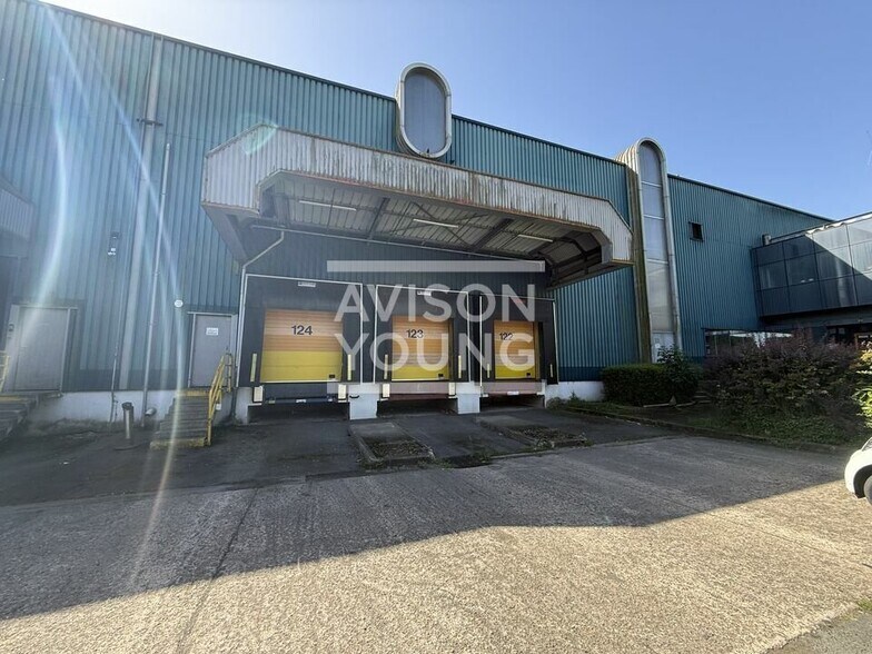 Industrial in Compans for lease - Building Photo - Image 2 of 6