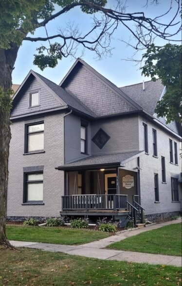 103 N Almer St, Caro, MI à vendre - Photo du bâtiment - Image 3 de 11