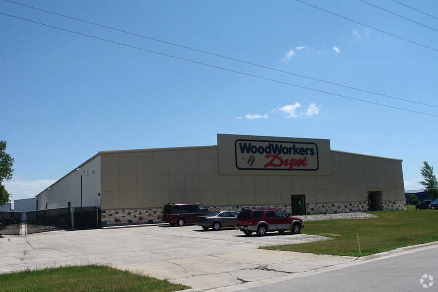 2965 Ramada Way, Green Bay, WI for lease - Primary Photo - Image 2 of 5