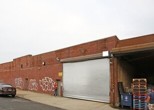 23-27 Meserole Ave, Brooklyn, NY à louer Photo du bâtiment- Image 2 de 5