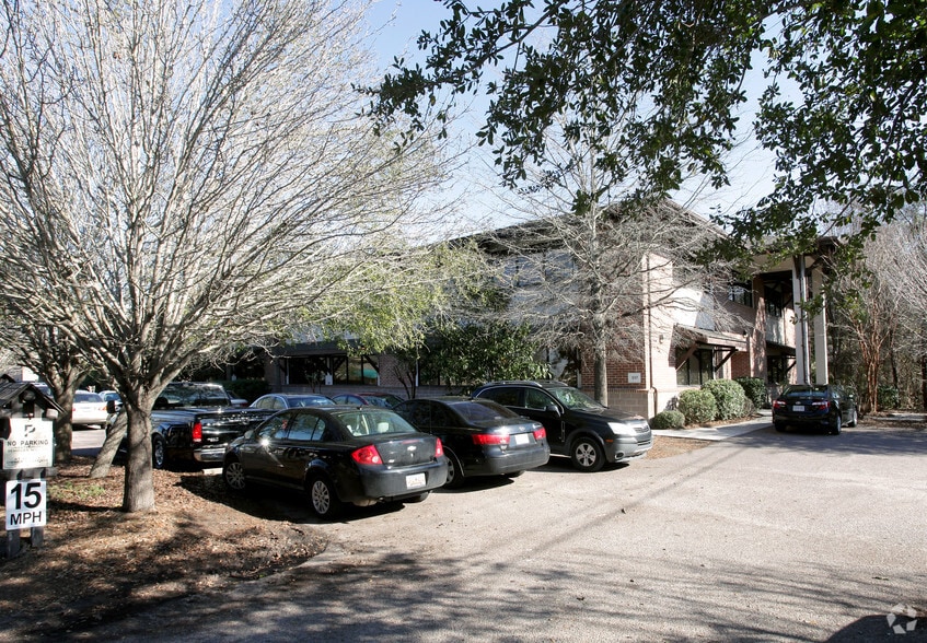 537 Long Point Rd, Mount Pleasant, SC à louer - Photo du bâtiment - Image 2 de 2