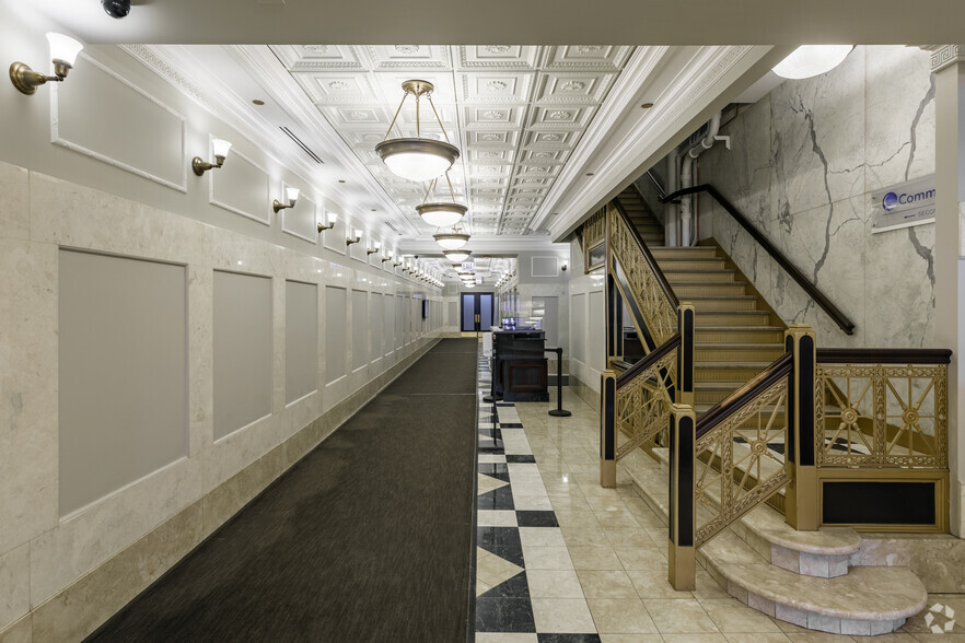 17 N State St, Chicago, IL for lease - Lobby - Image 2 of 13