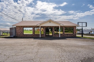 Plus de détails pour 1900 Airport Rd, Ozark, AR - Bureau à vendre