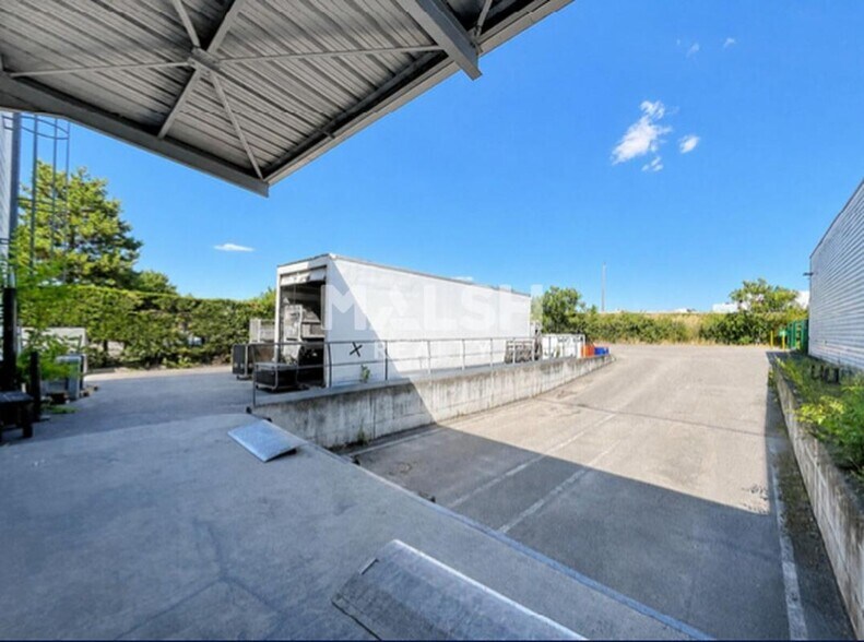 Flex dans Chassieu à louer - Photo du bâtiment - Image 2 de 37