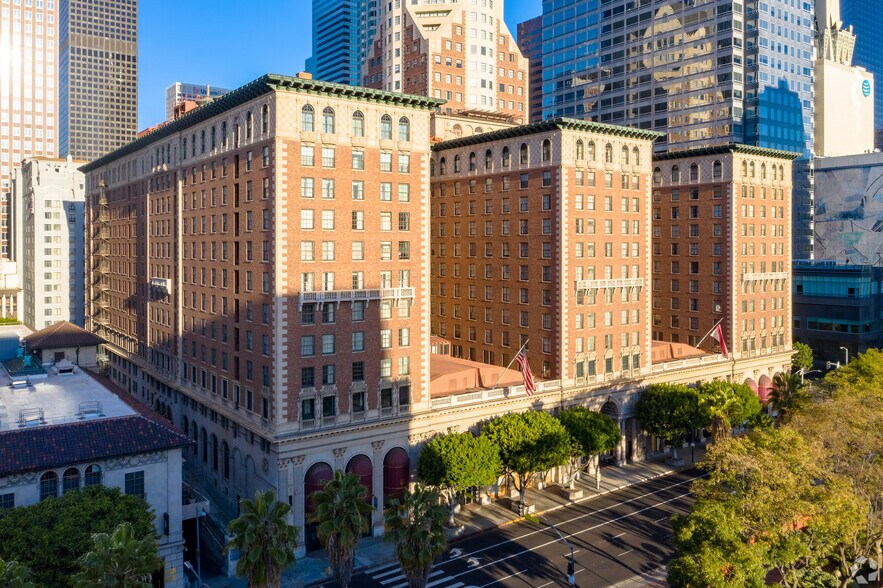 506 S Grand Ave, Los Angeles, CA à louer - Photo du bâtiment - Image 3 de 15