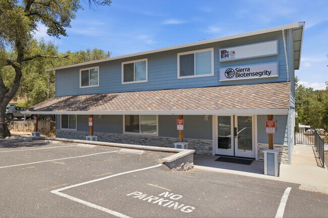 More details for 19468 Village Dr, Sonora, CA - Office for Sale