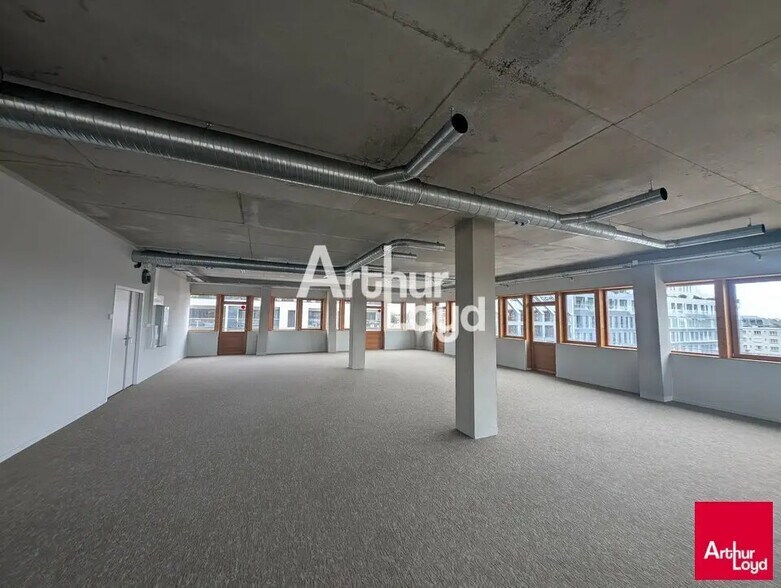 Retail in Rennes for lease - Building Photo - Image 3 of 7