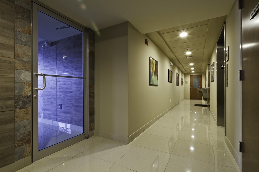 600 Market St, Chapel Hill, NC à louer - Photo intérieure - Image 3 de 20