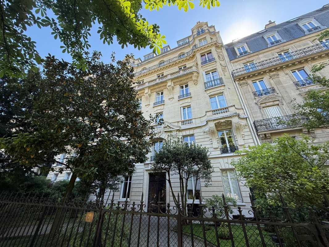 67 George Mandel, Paris for sale Building Photo- Image 1 of 14