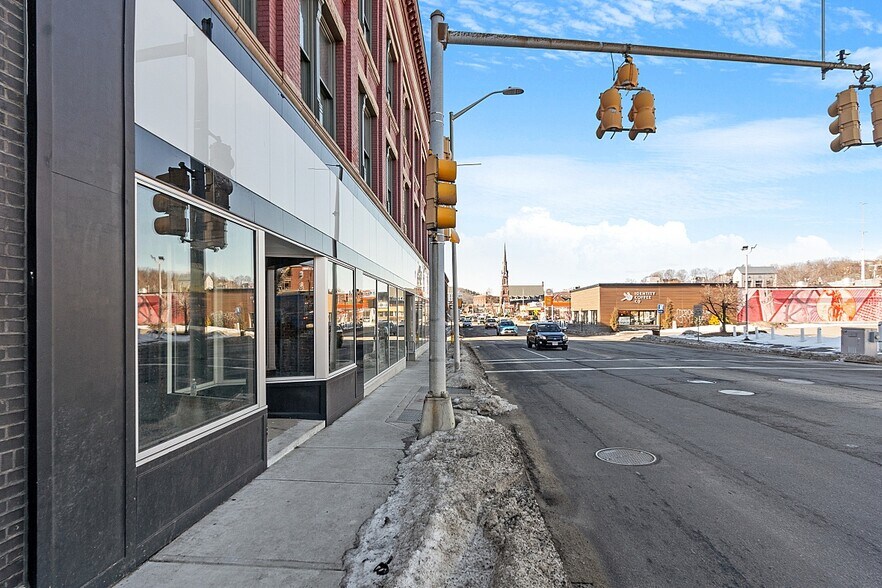 10 Main St, Fitchburg, MA à louer - Photo du bâtiment - Image 3 de 19