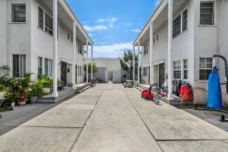 12314 Washington Pl, Los Angeles, CA à vendre - Photo du bâtiment - Image 3 de 12