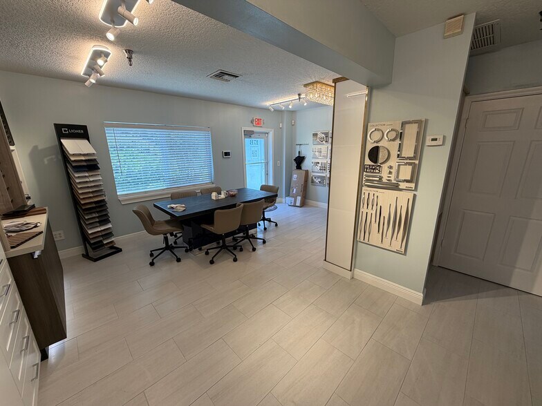 1312 Commerce Ln, Jupiter, FL à louer - Photo du bâtiment - Image 2 de 10