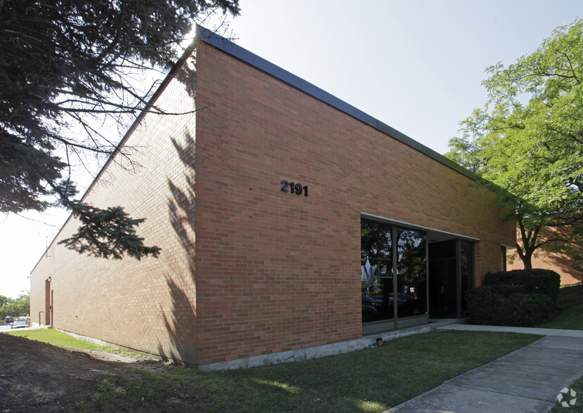 2191 Dunwin Dr, Mississauga, ON for lease - Primary Photo - Image 1 of 2