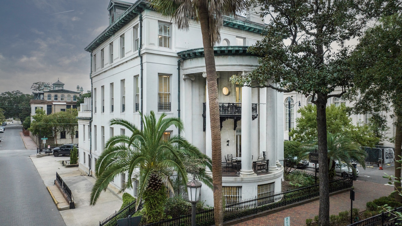 17 W McDonough St, Savannah, GA for lease Building Photo- Image 1 of 5