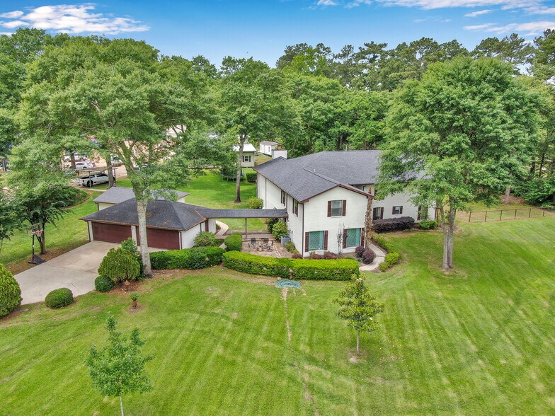 17691 Rogers Rd, New Waverly, TX à vendre - Photo du bâtiment - Image 1 de 51