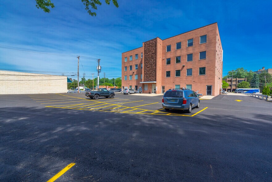 6659 Pearl Rd, Parma Heights, OH for lease - Building Photo - Image 3 of 6
