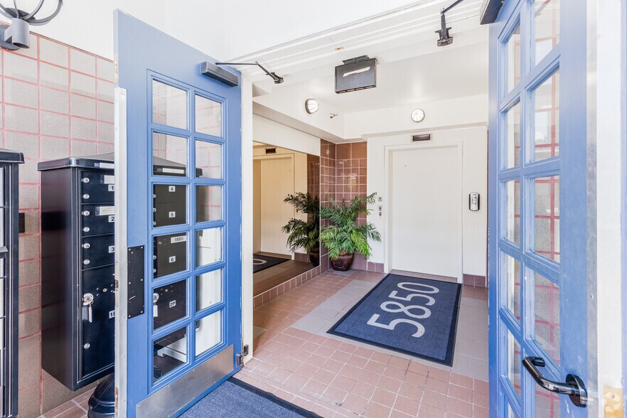 5850 Ellsworth Ave, Pittsburgh, PA à louer - Hall d’entrée - Image 2 de 15