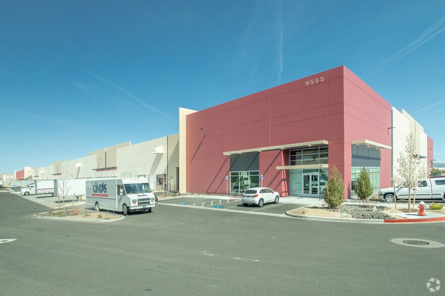 9555 N Virginia St, Reno, NV à louer - Photo du bâtiment - Image 2 de 3