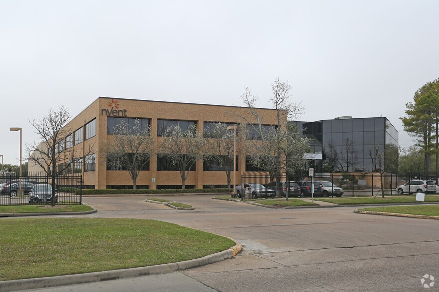 7433 Harwin Dr, Houston, TX à vendre - Photo principale - Image 1 de 11