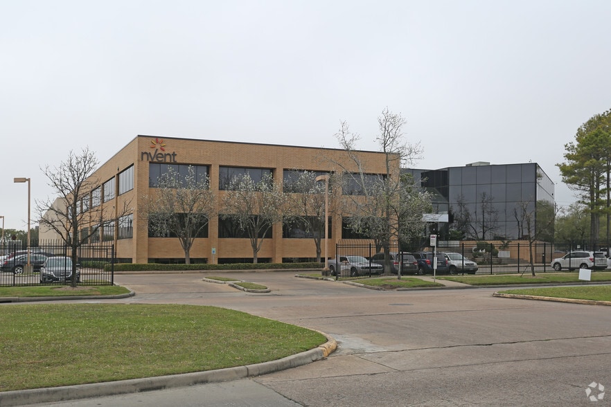 7433 Harwin Dr, Houston, TX for sale - Primary Photo - Image 1 of 11