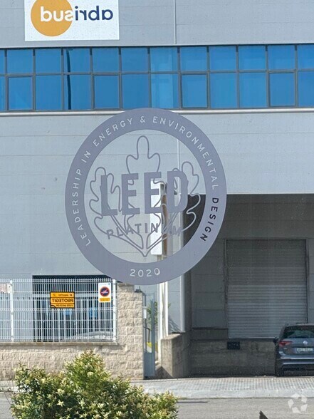 Industriel dans L'Hospitalet de Llobregat, Barcelona à louer - Photo du bâtiment - Image 2 de 6