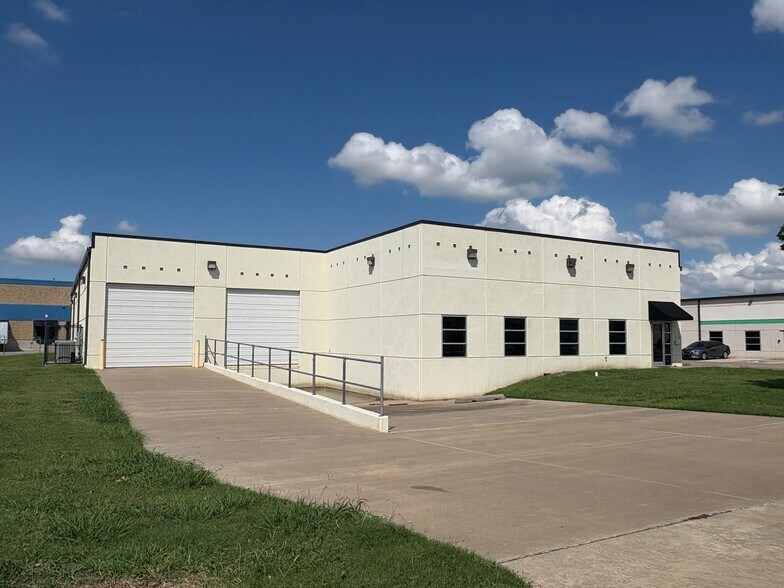 5117 NW 3rd St, Oklahoma City, OK à louer - Photo du bâtiment - Image 2 de 7