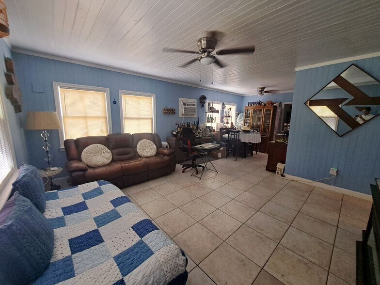 2835 SW 37th Ct, Miami, FL à vendre - Photo du bâtiment - Image 2 de 24