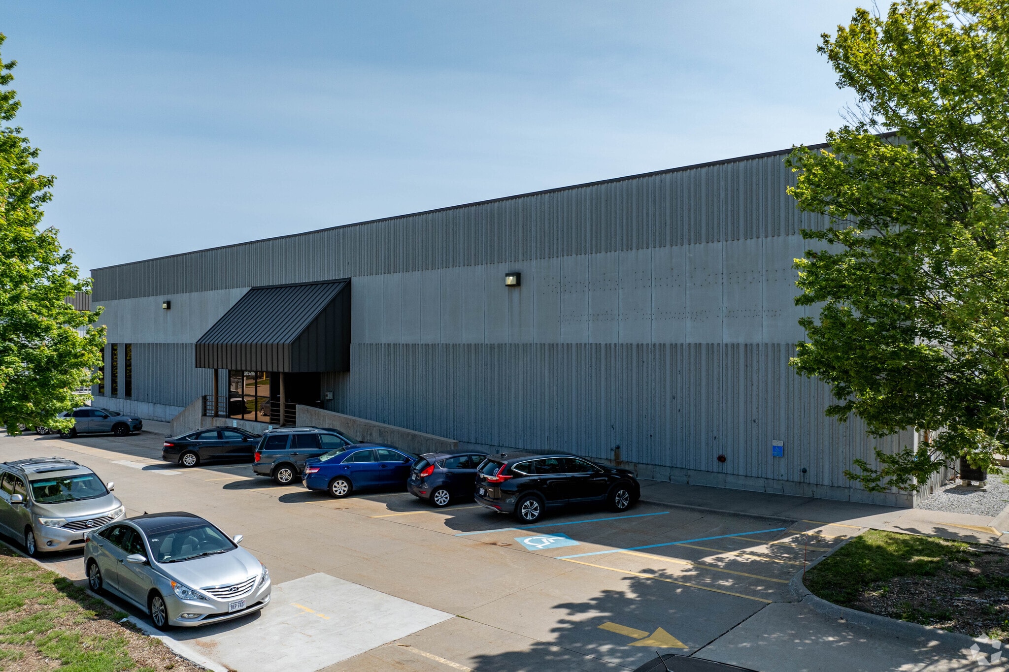 5240 S 19th St, Lincoln, NE for lease Primary Photo- Image 1 of 11