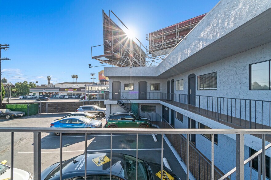 1436 S La Cienega Blvd, Los Angeles, CA à louer - Photo du bâtiment - Image 1 de 15