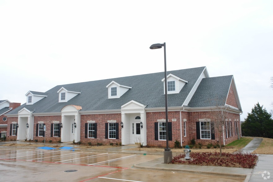 261 E Southlake Blvd, Southlake, TX for lease - Building Photo - Image 2 of 3